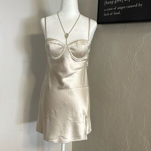 "Brand new MESHKI Zahli Topstitch Satin Mini Dress in champagne, size small. 💛